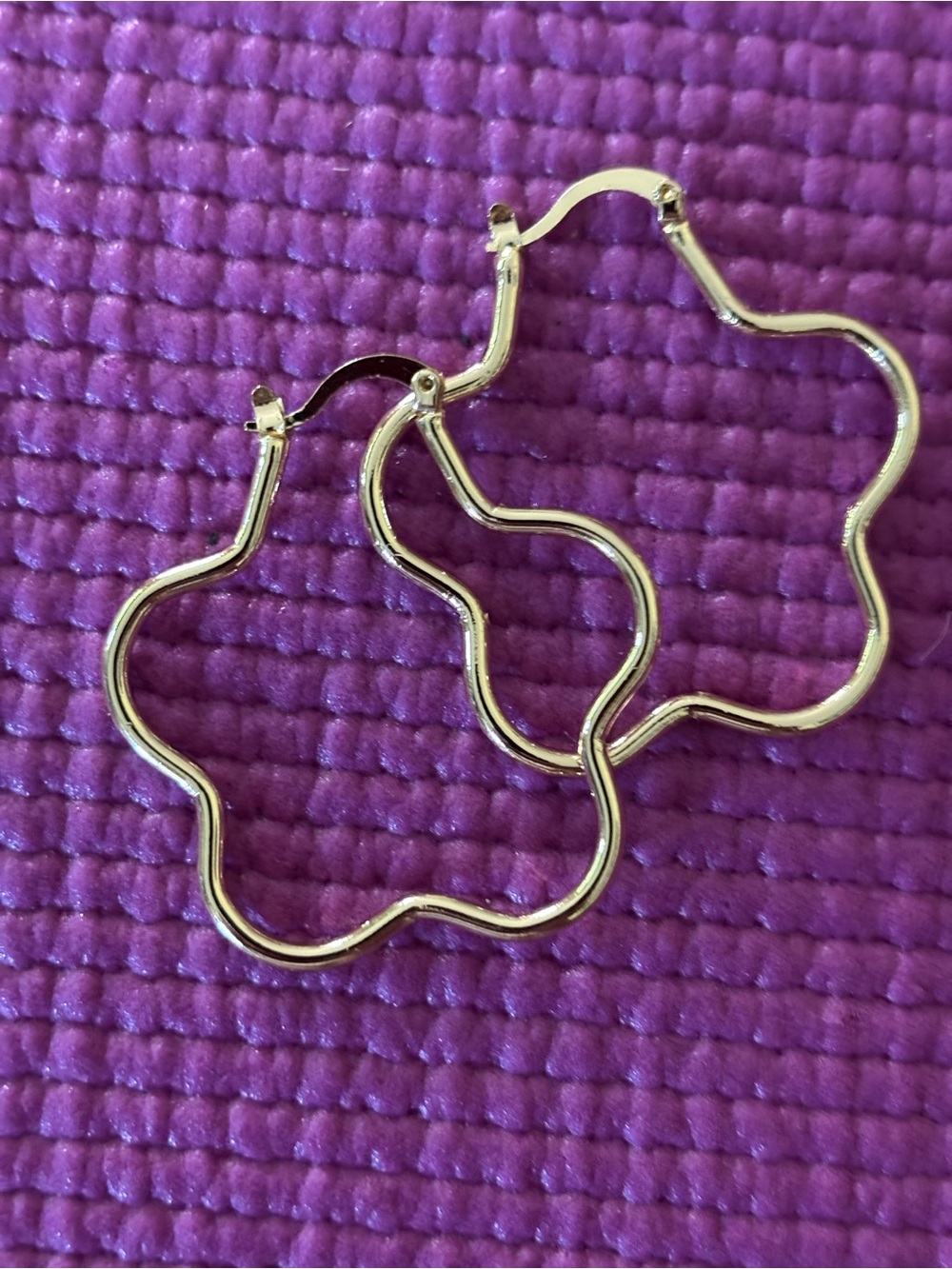 Flower Hoop Earrings - 18k over Brass 🌸